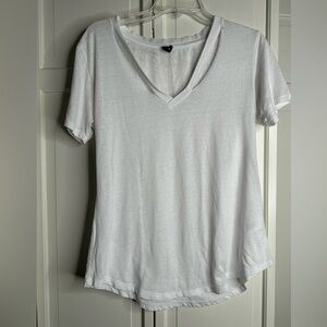 X SUPPLY White cut neck t-shirt size medium